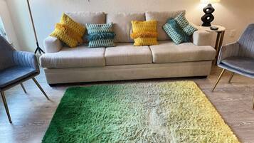 Smart TV, videogames, DVD player, livros