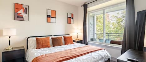 Escritorio, tabla de planchar con plancha, cuna de viaje y wifi gratis