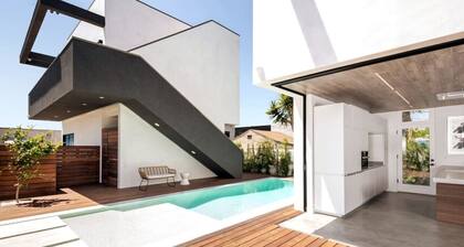Luxurious Venice Beach Oasis Modern Home