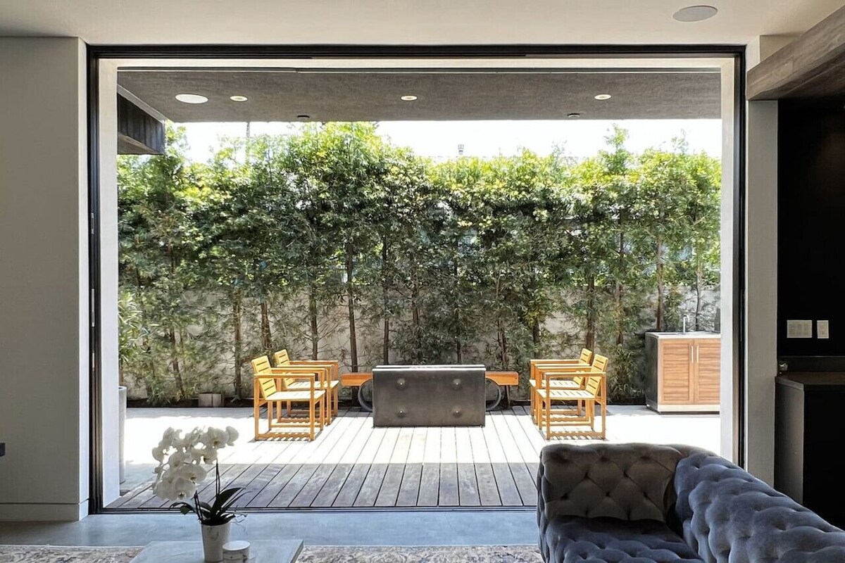 Luxurious Venice Beach Oasis Modern Home