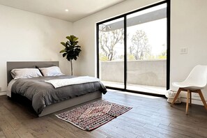 3 عدّة غرف نوم ومكتب ومكواة/لوح كي وسرير سفر