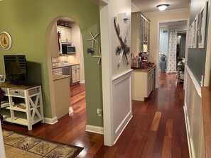 Interior - Walk to beach, inlet, train, restaurants, Jenkinson's, town...w pool! (Point Pleasant Beach)