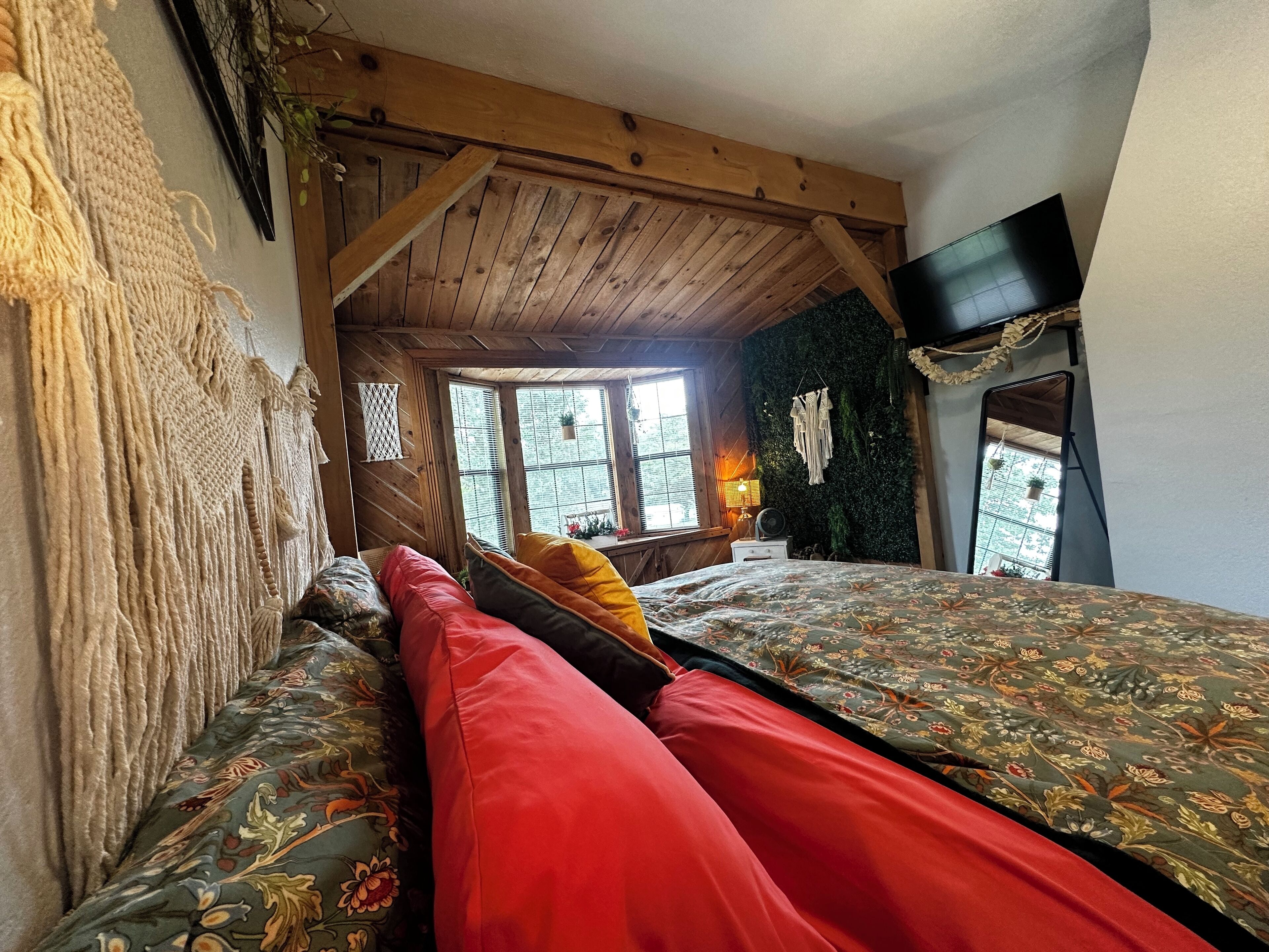 3 habitaciones, escritorio, tabla de planchar con plancha y wifi gratis 