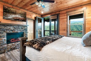 3 bedrooms, desk, travel crib, free WiFi