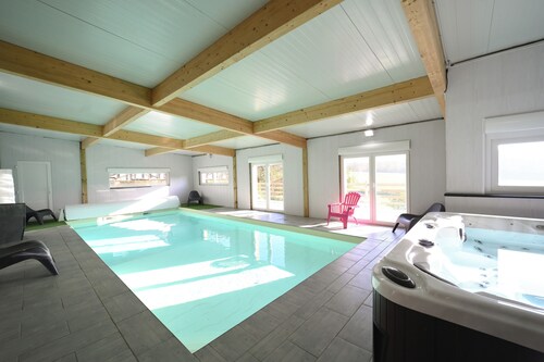 A  L OREE DU BOIS , GITE DE 500 M2 POUR 15 PERSONNES AVEC PISCINE ET JACUZZI