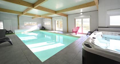 A L'OREE DU BOIS, 500 M2 GITE FOR 15 PEOPLE WITH SWIMMING POOL AND JACUZZI