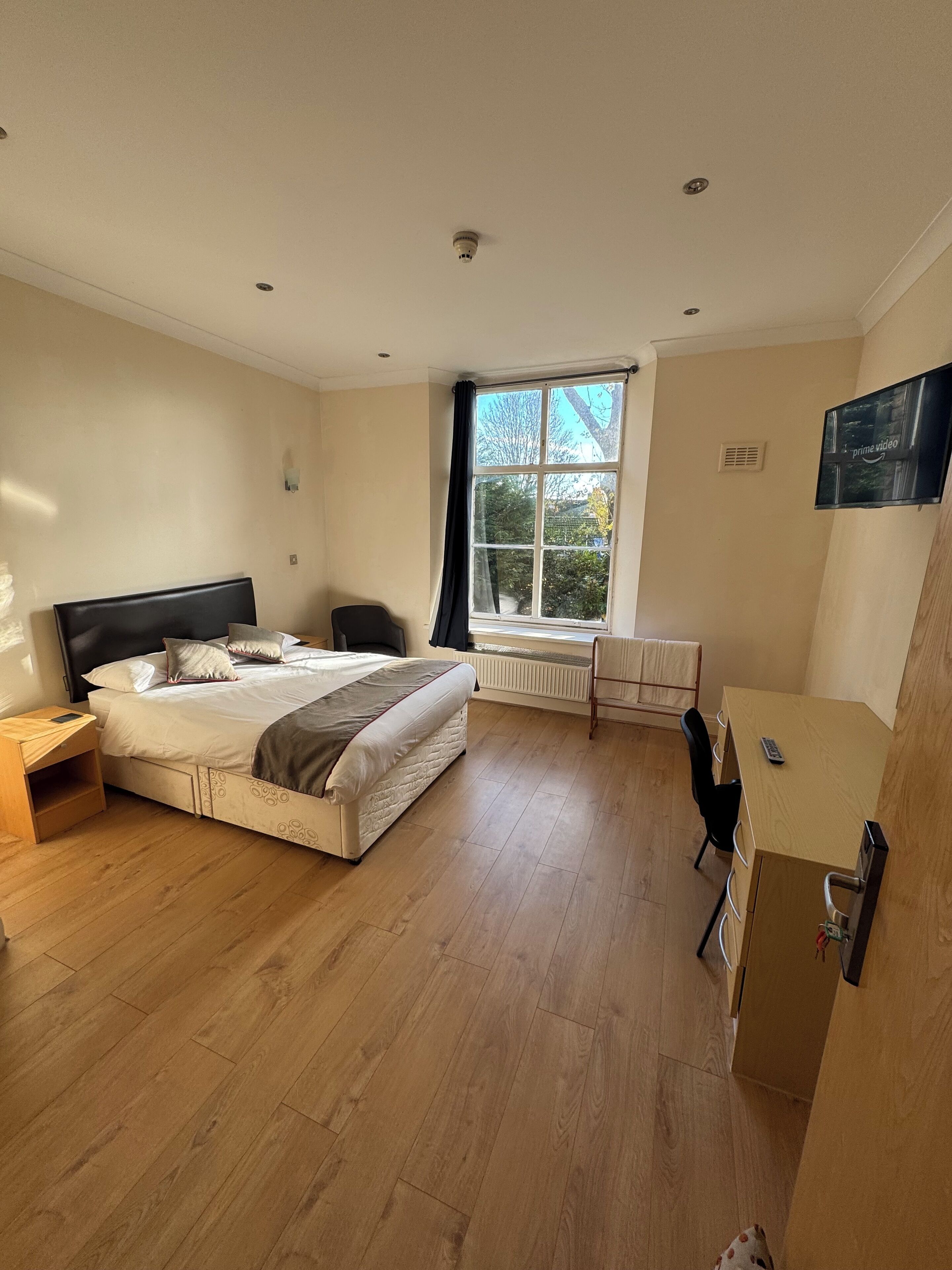 2 habitaciones, tabla de planchar con plancha y wifi 