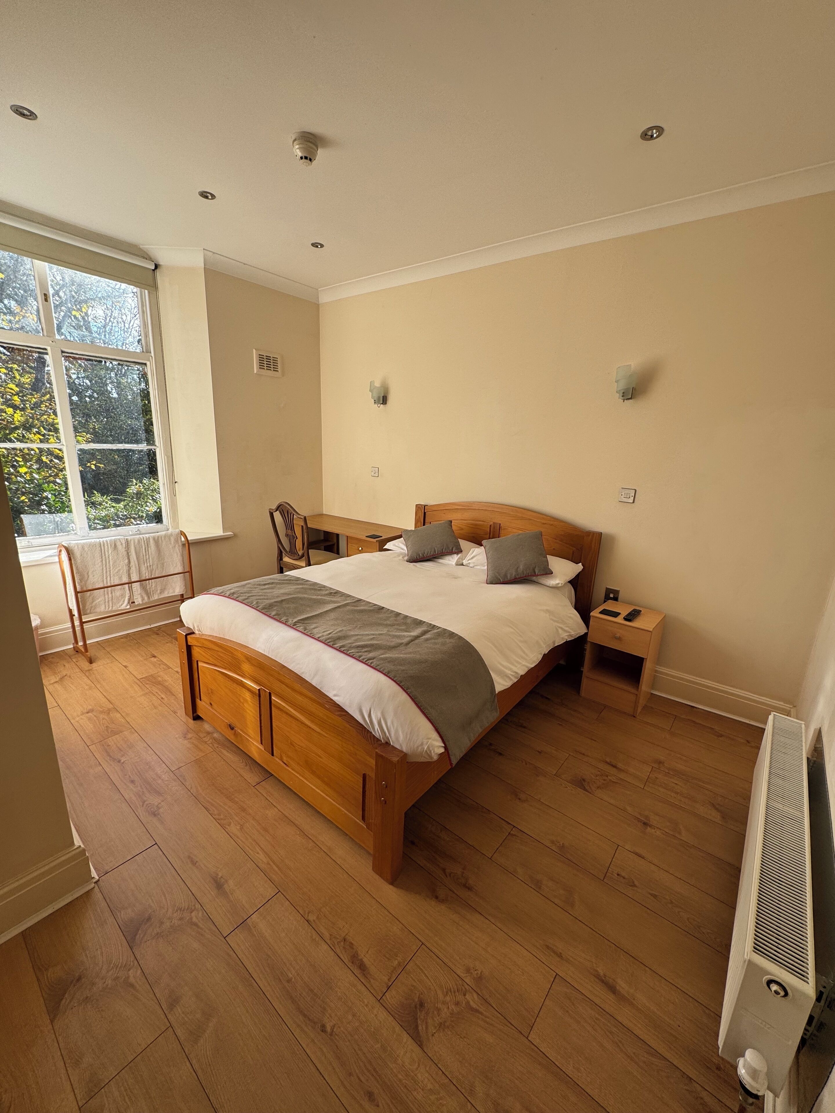 2 bedrooms, iron/ironing board, WiFi