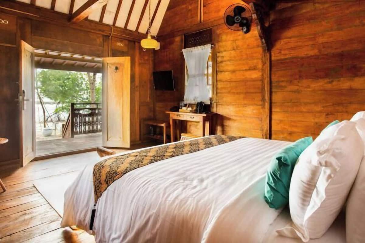 1 bedroom, bed sheets