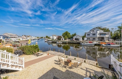 RENO’D Beach Heaven West waterfront Lagoon with dock 2 decks Walk to bay beach
