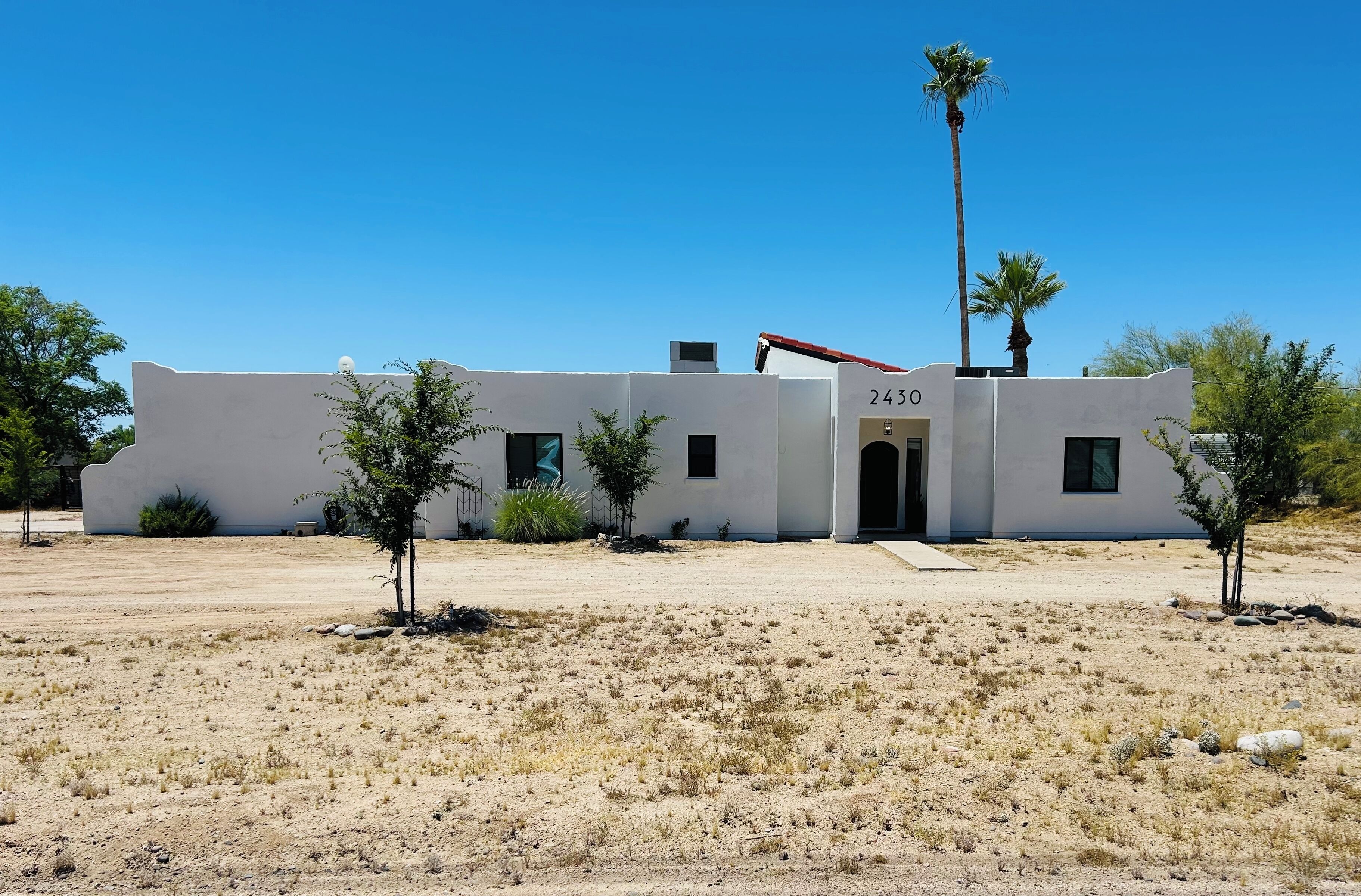 Saguaro estate with pool, beautiful desert views, and near Saguaro Lake. 