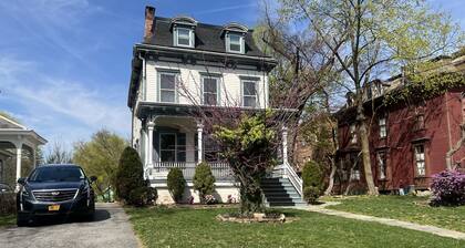 2Br Private Victorian Apartment in City location on half acre Sleeps 5