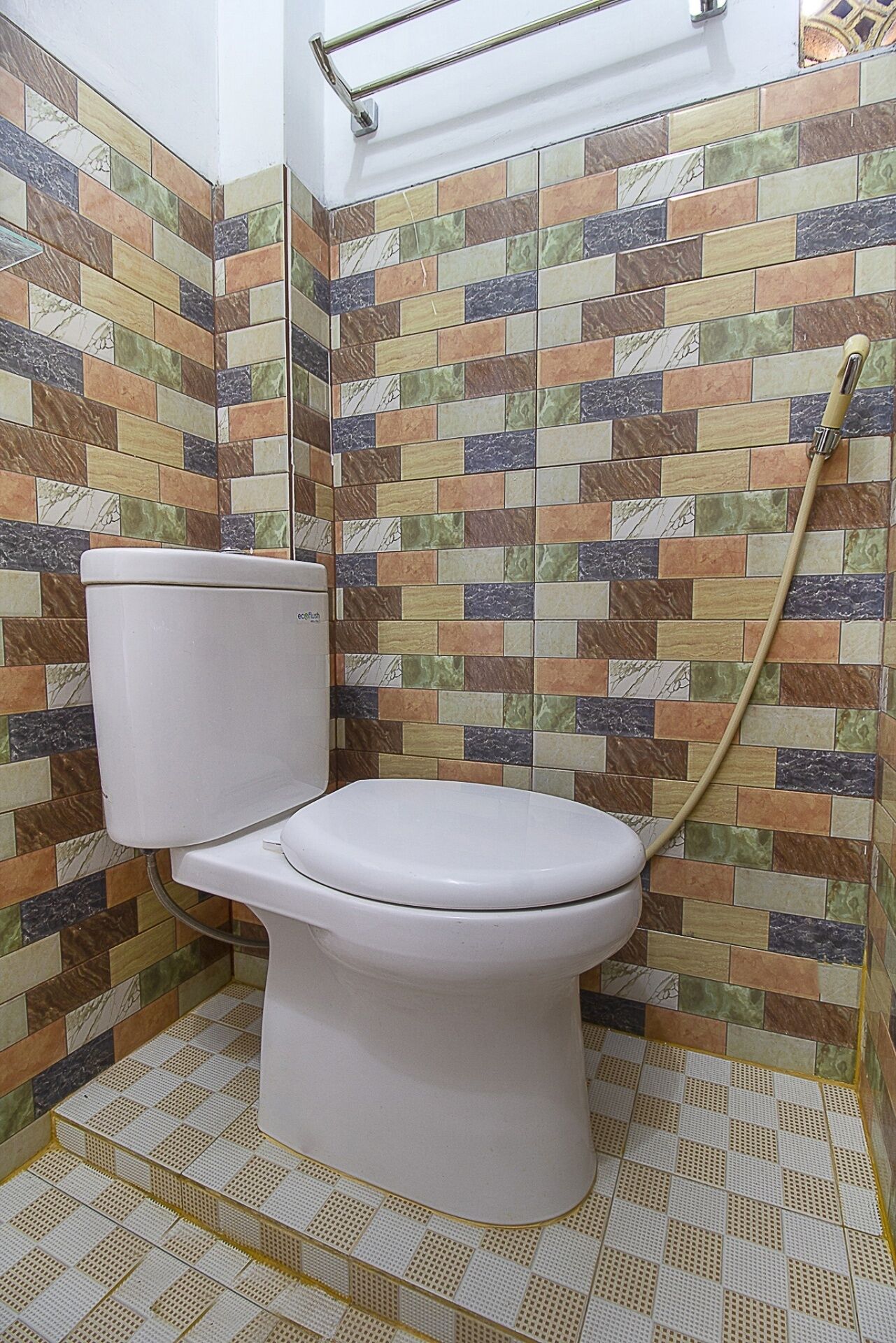 标准单人房 | 浴室 | 淋浴设施、毛巾、卫生纸