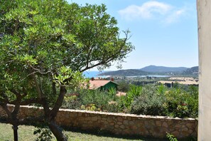 Property grounds - Detached and panoramic villa, located 700 MT from the sea (domus de maria)