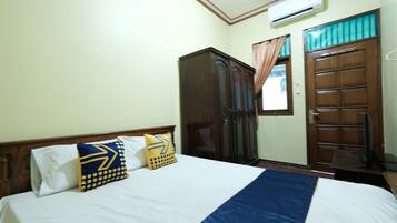 Double Room | Laptop workspace, blackout drapes, free WiFi, bed sheets