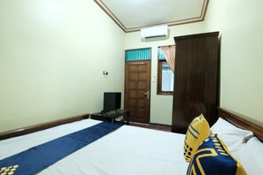 Double Room | Laptop workspace, blackout drapes, free WiFi, bed sheets