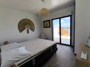 3 chambres, fer et planche à repasser, Wi-Fi, draps fournis