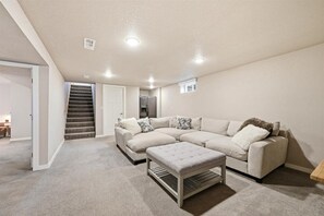 Smart TV - Location, Location! City Park, Spearfish Creek, Walking Path and Fish Hatchery. (Spearfish)