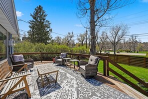 Terrace/patio - Location, Location! City Park, Spearfish Creek, Walking Path and Fish Hatchery. (Spearfish)