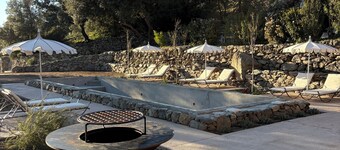 Charming sheepfold with swimming pool close to beaches and rivers 