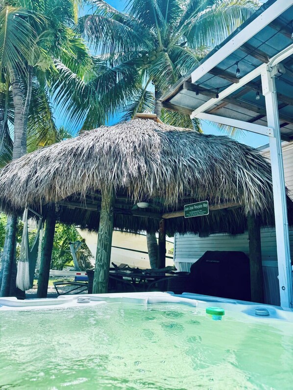 Bain à remous extérieur