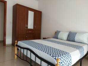 2 dormitorios, tabla de planchar con plancha, wifi y ropa de cama