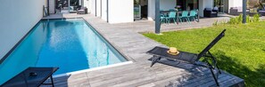 Outdoor pool, a heated pool - Villa Moderne Exceptionnelle en Centre Ville (Biarritz)