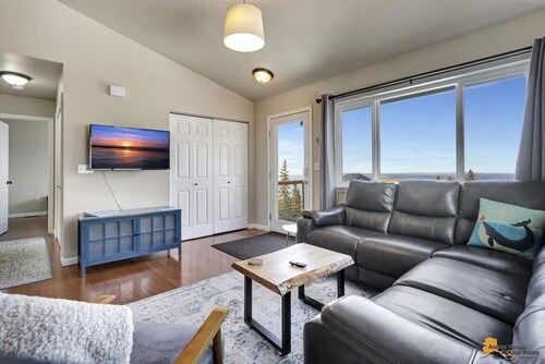 The Mountain Top Escape w/ Scenic Views & Trails