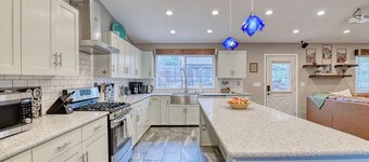 Spacious 5BR Family Retreat Near Broadmoor & Garden of the Gods