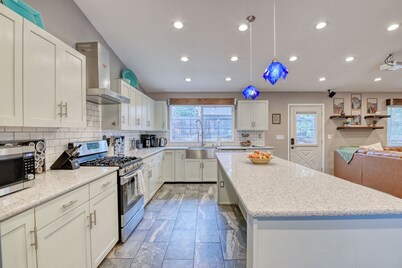 Spacious 5BR Family Retreat Near Broadmoor & Garden of the Gods