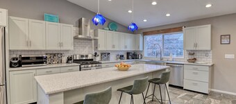 5BR Retreat: Mtn Views, Game Room, Near Broadmoor