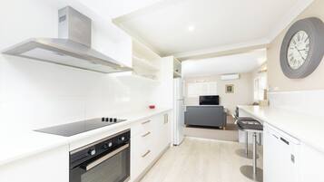 Villa, 2 Bedrooms, Lake View | Private kitchen | Fridge, microwave, oven, stovetop