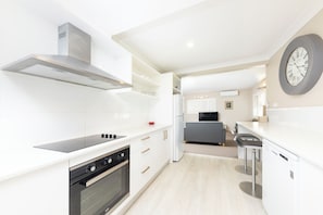 Villa, 2 Bedrooms, Lake View | Private kitchen | Fridge, microwave, oven, stovetop - NRMA Forster Tuncurry Holiday Park (Tuncurry)