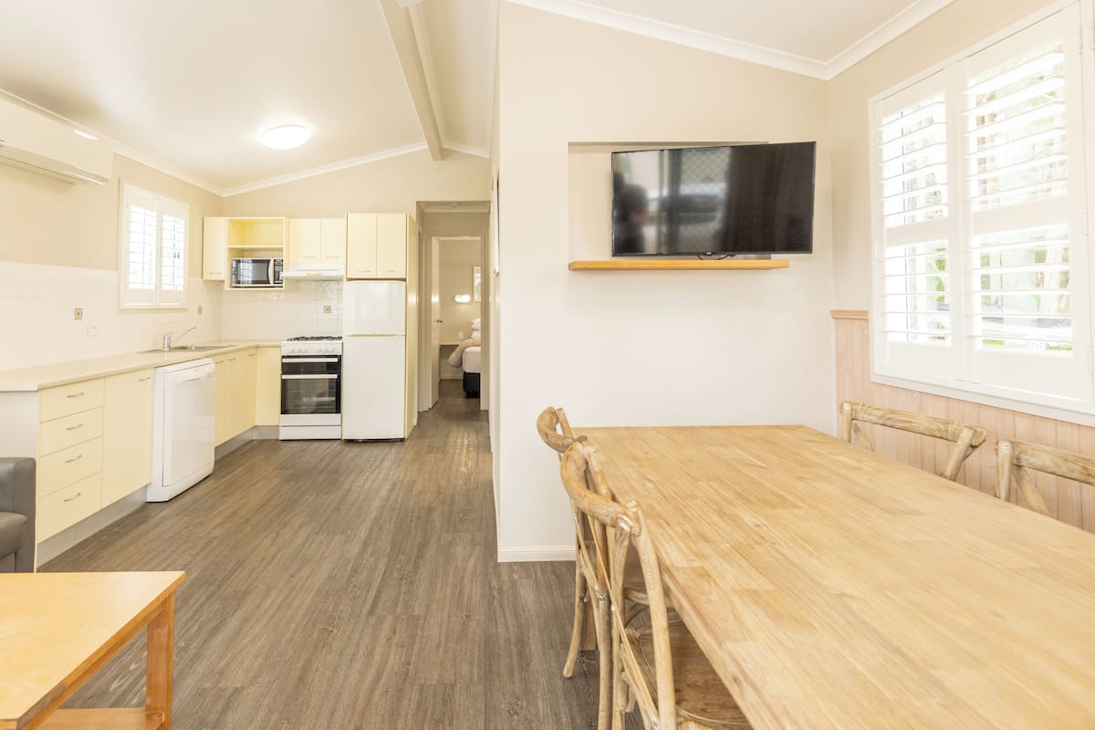 Standard Cabin | Dining room