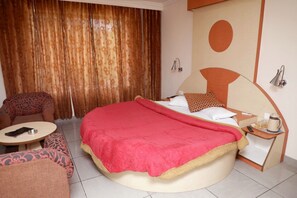 Royal Room | 1 bedroom, minibar, iron/ironing board, bed sheets - Hotel Meridian Palace (Jammu)