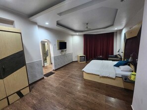 Suite presidencial | 1 habitación, minibar, tabla de planchar con plancha y ropa de cama