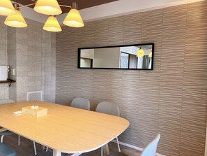 Kamar Double Desain | Makan di kamar