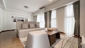 Basic Quadruple Room | Living area | Flat-screen TV - Dio Higashi Shinsaibashi (Osaka)
