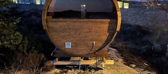 Spacious seaside cabin with hot tub and sauna – sleeps 11