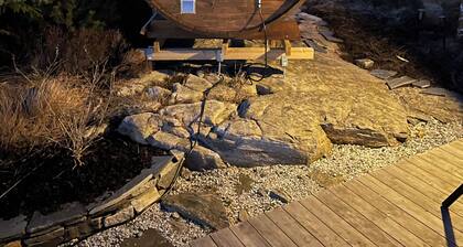 Spacious seaside cabin with hot tub and sauna – sleeps 11