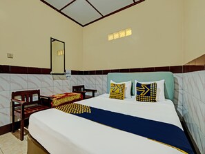 Double Room | Free WiFi, bed sheets - SPOT ON 92283 Hotel Muria 3 (Pakem)