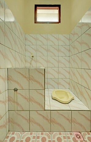 Double Room | Bathroom | Shower, toilet paper