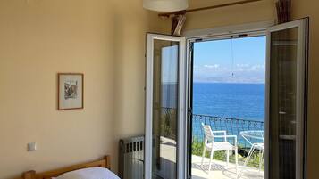 2 bedrooms, desk, iron/ironing board, travel cot