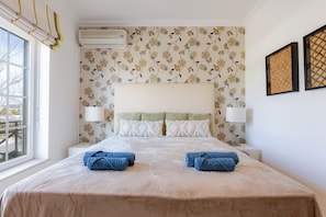 2 chambres, fer et planche à repasser, Wi-Fi gratuit, draps fournis