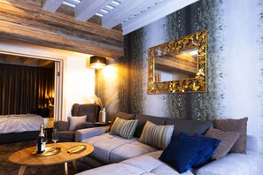 Deluxe Double or Twin Room | Living area | Heated floors - Timian Chalet (Ciceu)