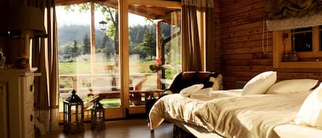 Deluxe Bungalow | Individually furnished, desk, free WiFi