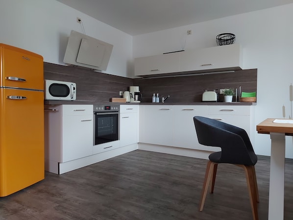 Fridge, microwave, oven, stovetop