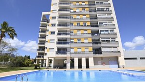 A high-rise building with a swimming pool in front. - A104 COSTA CALPE 3º-7 (Calpe)