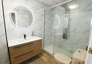 Shower, towels