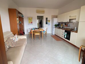 TV, books - Comfortable and cozy Villasimius apartment 5 minutes from the center  (villasimius)
